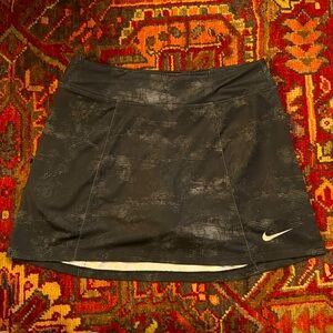 NWOT Nike Dri Fit Golf Skort Size Small